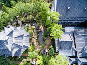 清涼25 住臨溪而建 獨(dú)攬1000m2花園的庭院酒店,露臺(tái)迎日落,臨窗沐浴好風(fēng)情